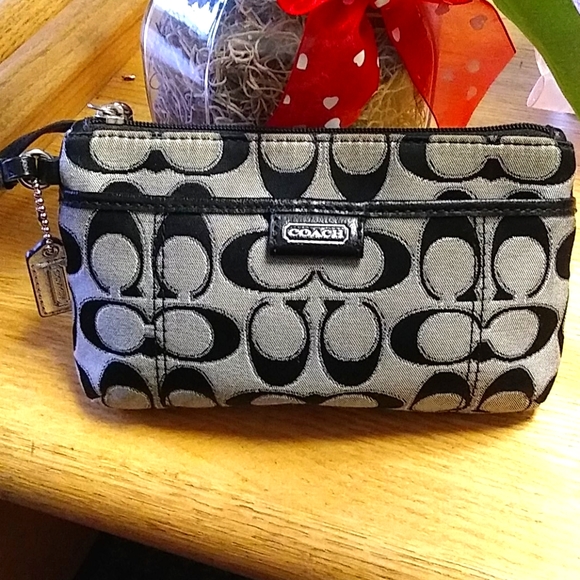 Coach Handbags - Coach wristlet